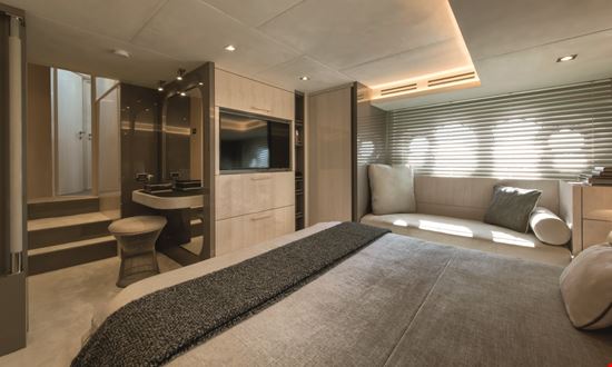 MCY 66 - owner cabin and en suite head